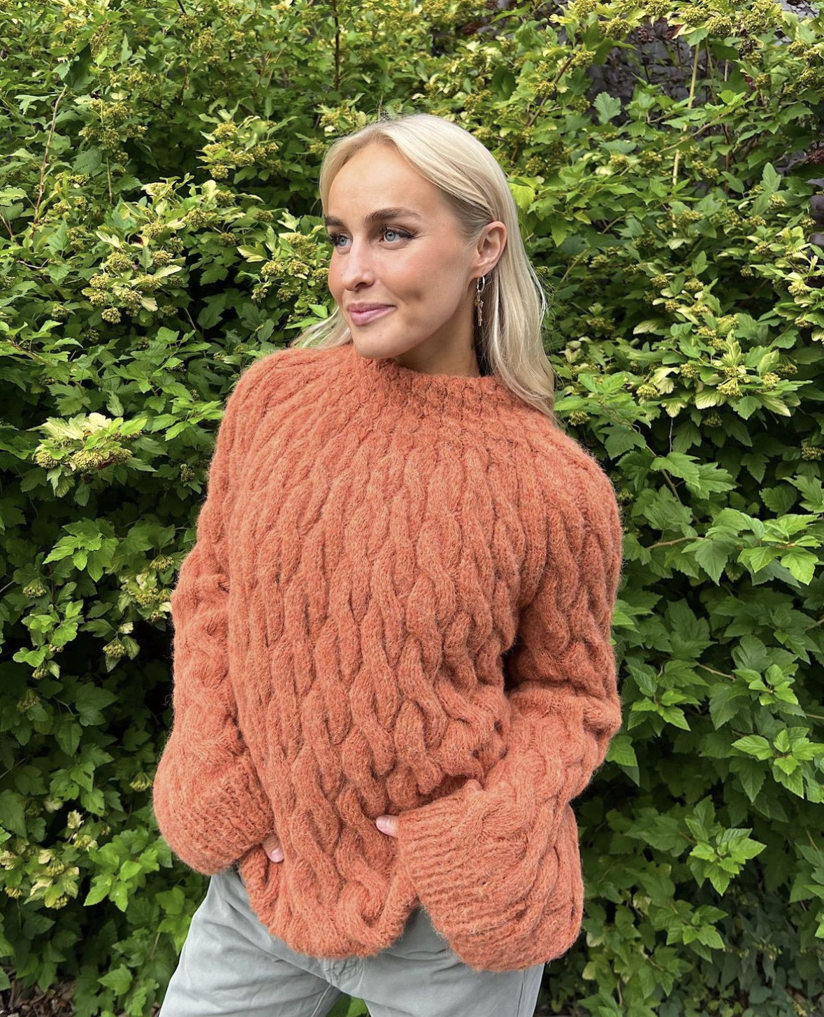 Øyunn Krogh by House of YarnAud genser av HoY i samarbeid med Øyunn Krogh - strikkepakke i Upcycle Faerytale