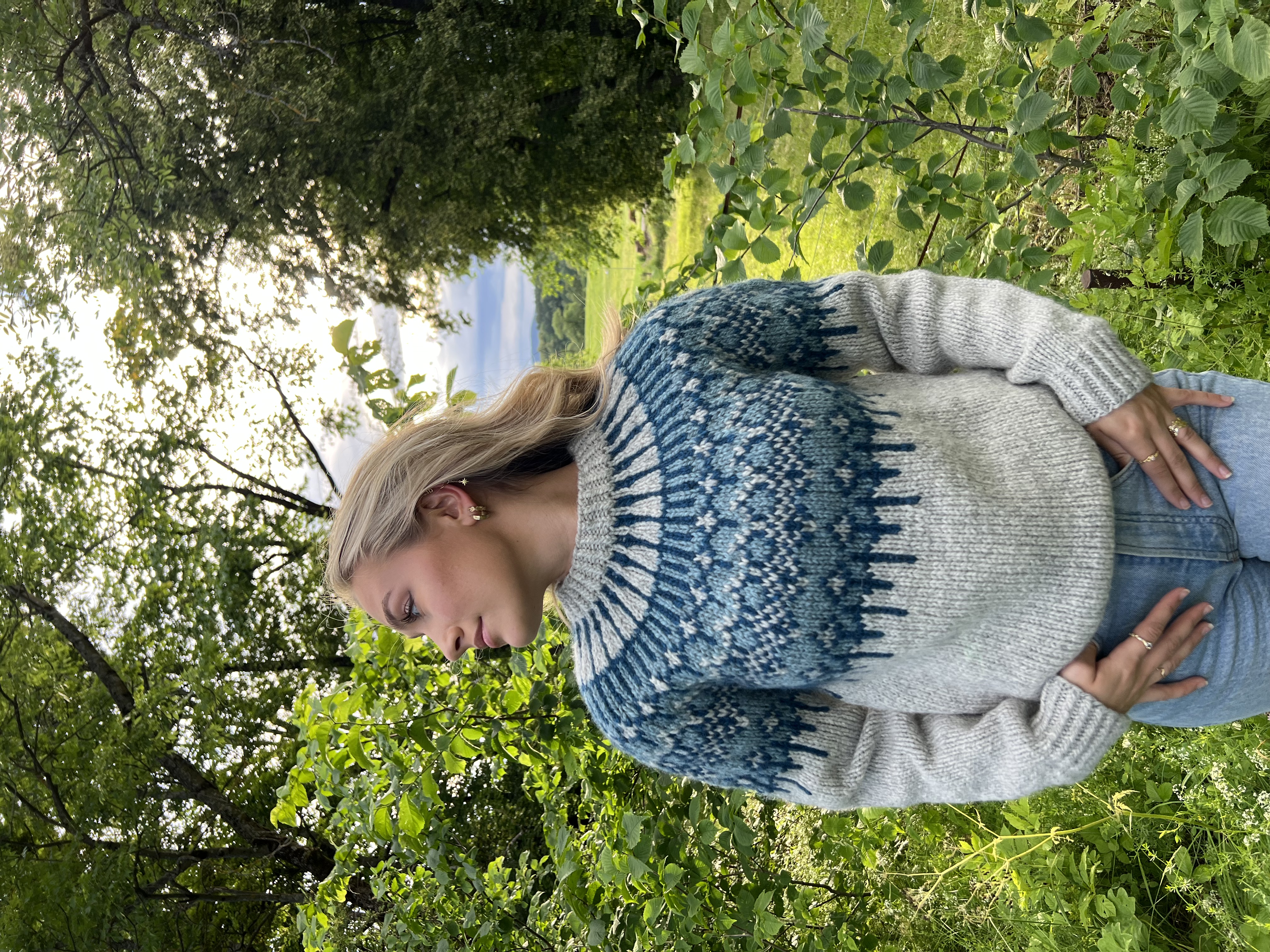 Linka NeumannFøyka garnpakke i Troll og Blåne, designet av Linka Neumann