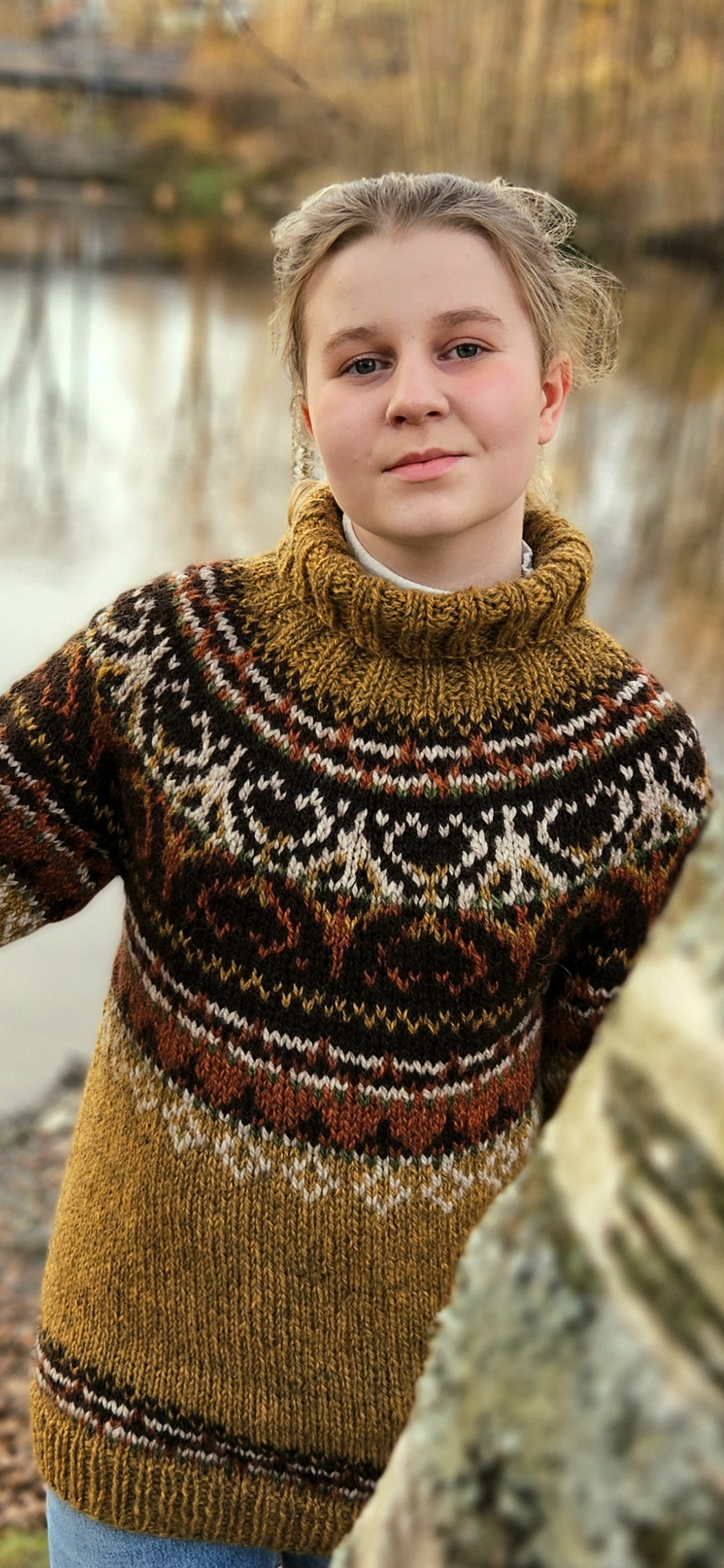 Linka NeumannAlasuq Polar av Linka Neumann, strikkepakke i Blåne og Troll