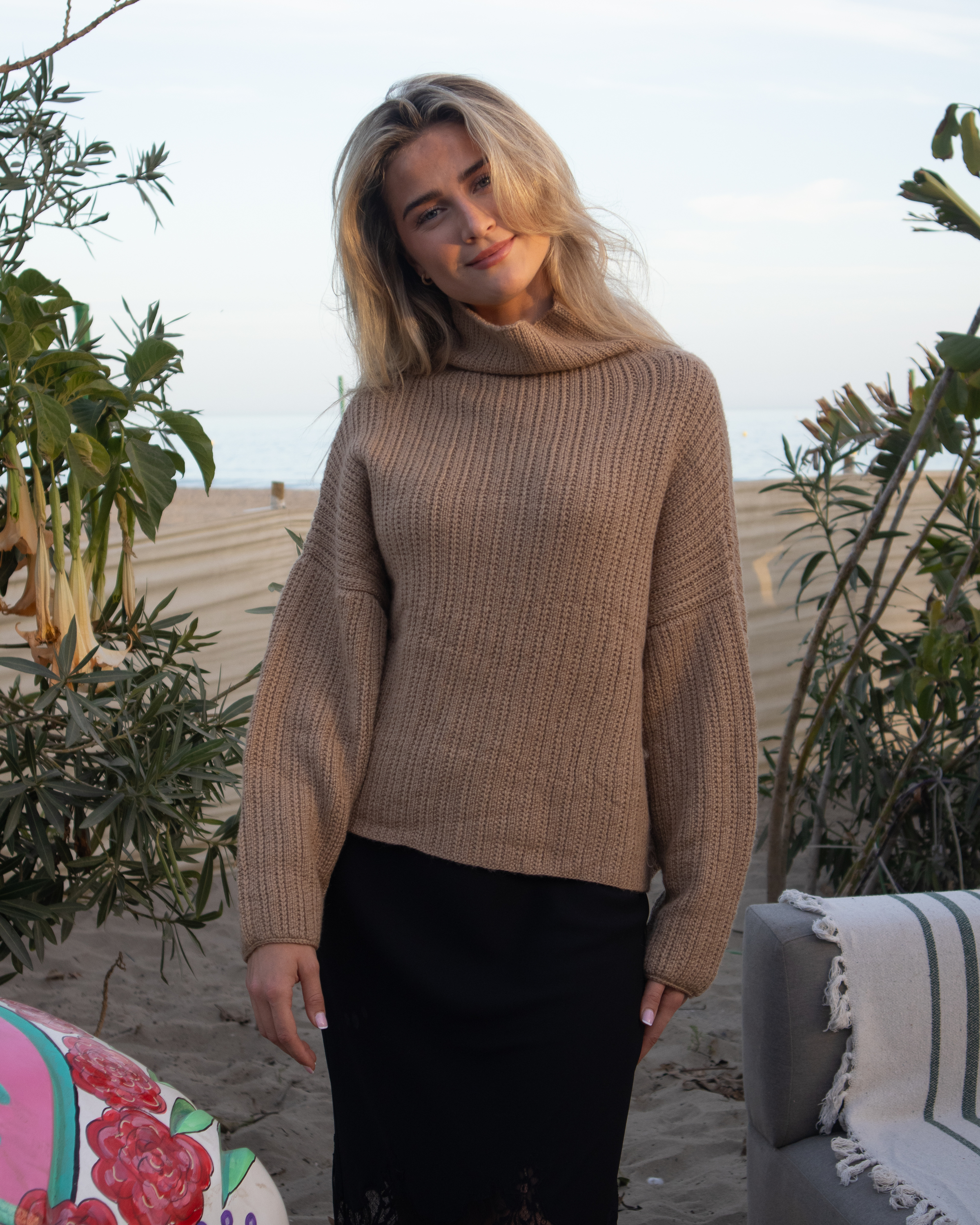 Mari Kalberg SkjævelandCamelia Genser