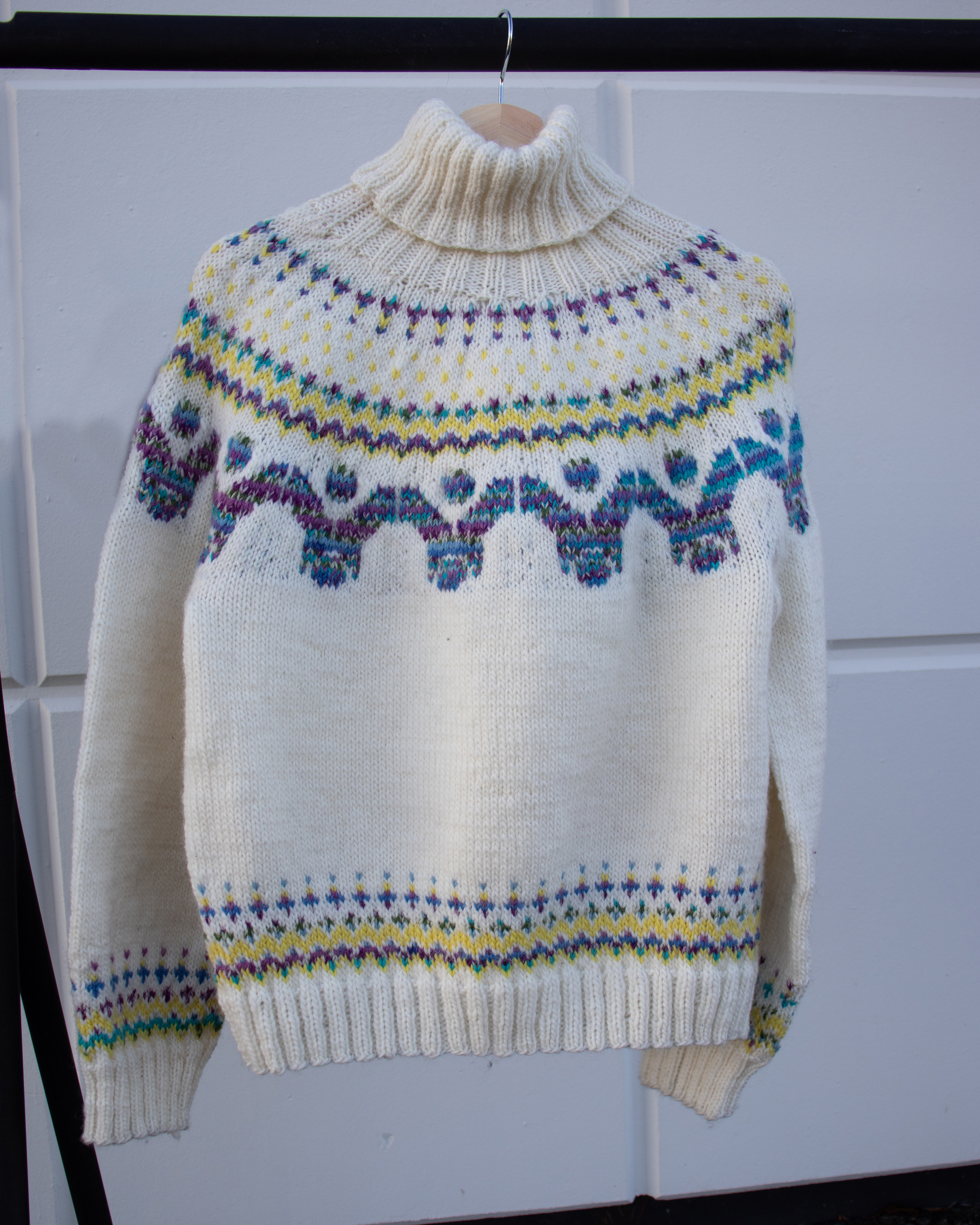 VM x House of YarnLitjåsen Genser