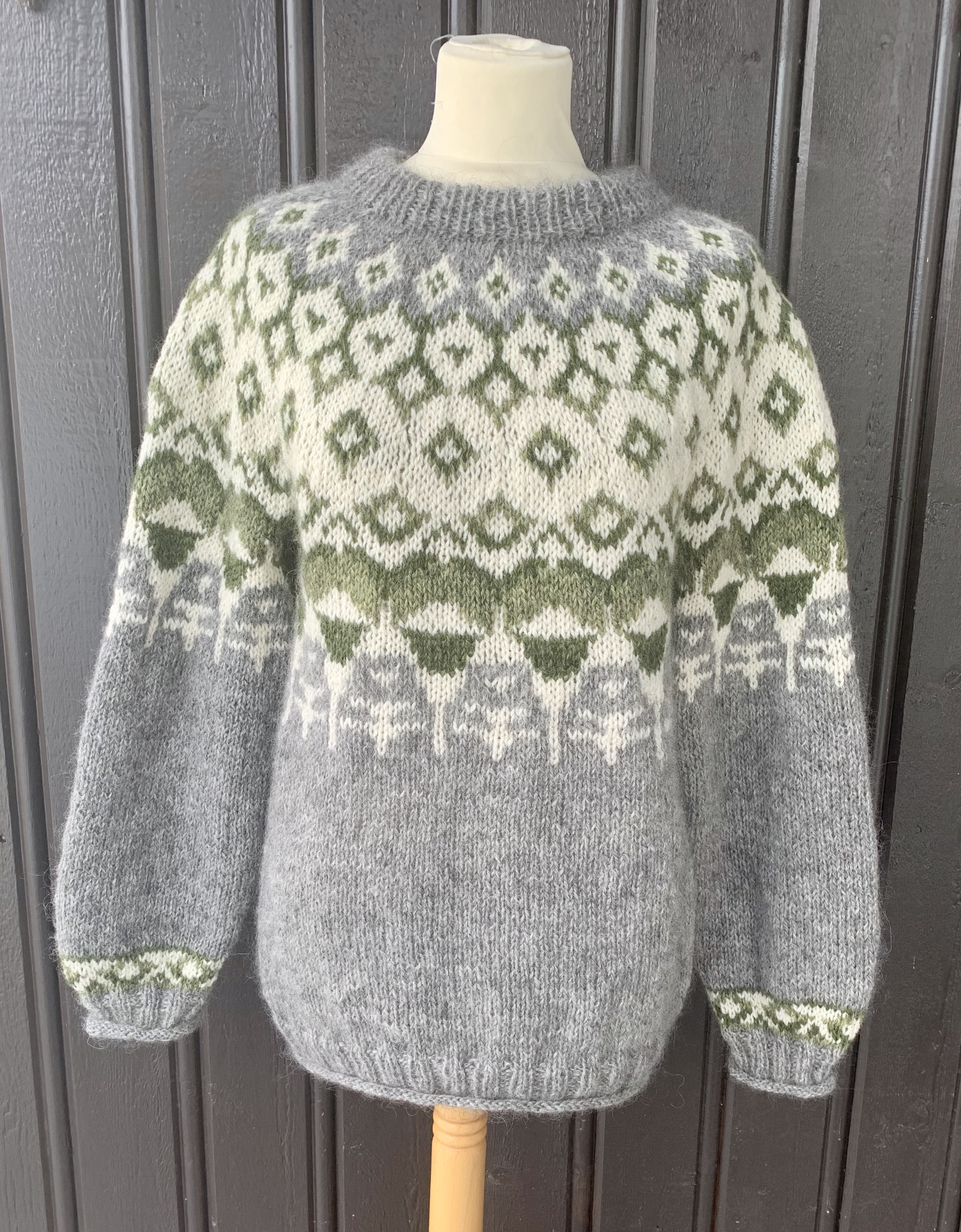 Linka  NeumannMatoaka med rundfelling garnpakke, designet av Linka Neumann