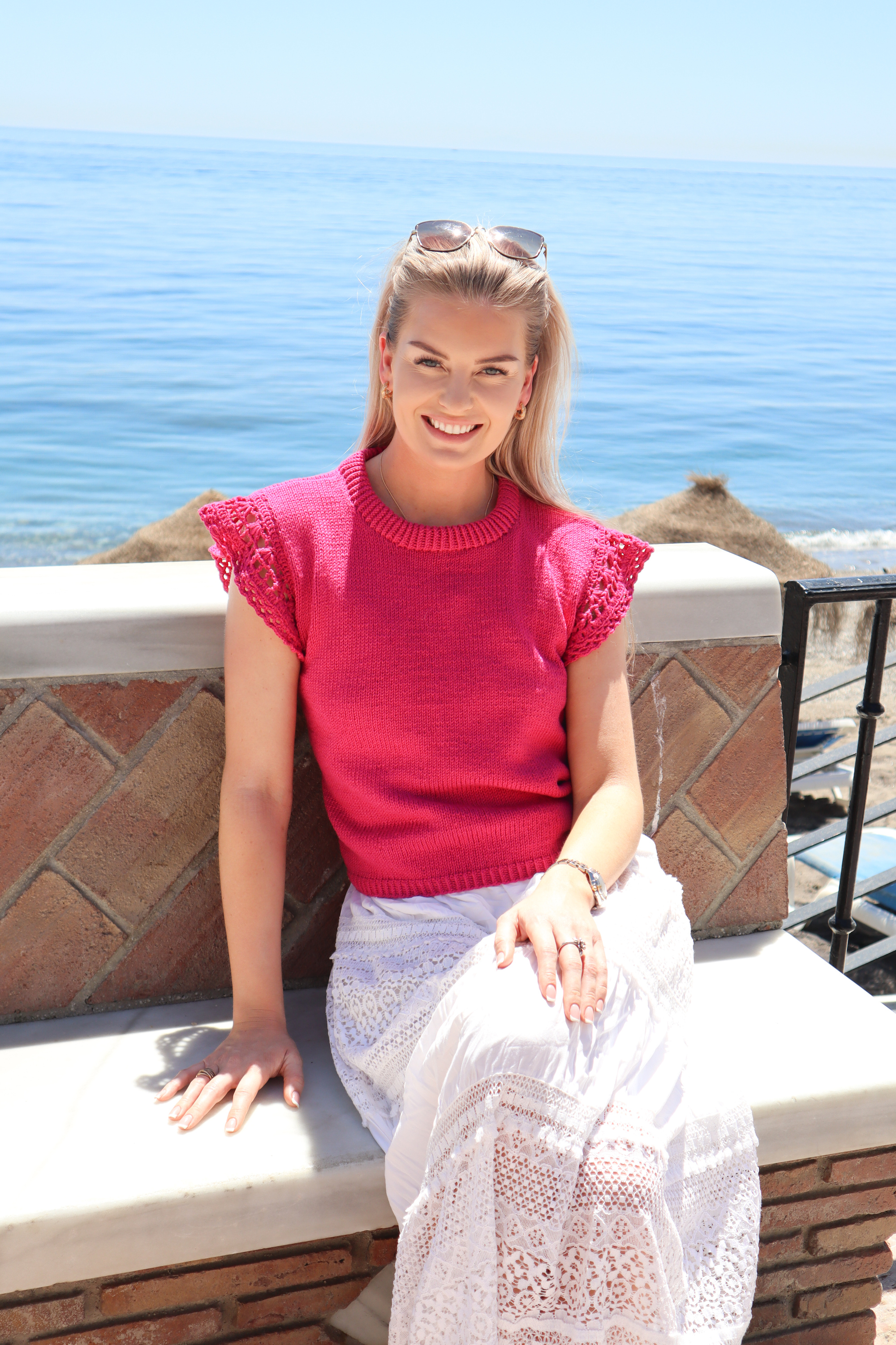 Ane Kydland Thomassen DG 473 - 03 Sommerlig topp i fresh farge. Strikket i blanding av merinoull og bomull.