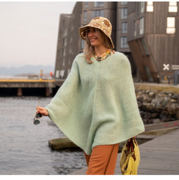 Brit Frafjord Ørstavik DG451 Tyll deg inn i luksusgarnet Kidsilk Erle fra Dale Garn. Mohair, silke og ull gjør plaggene laget av dette garnet helt naturlige, lette  og myke. Enjoy!