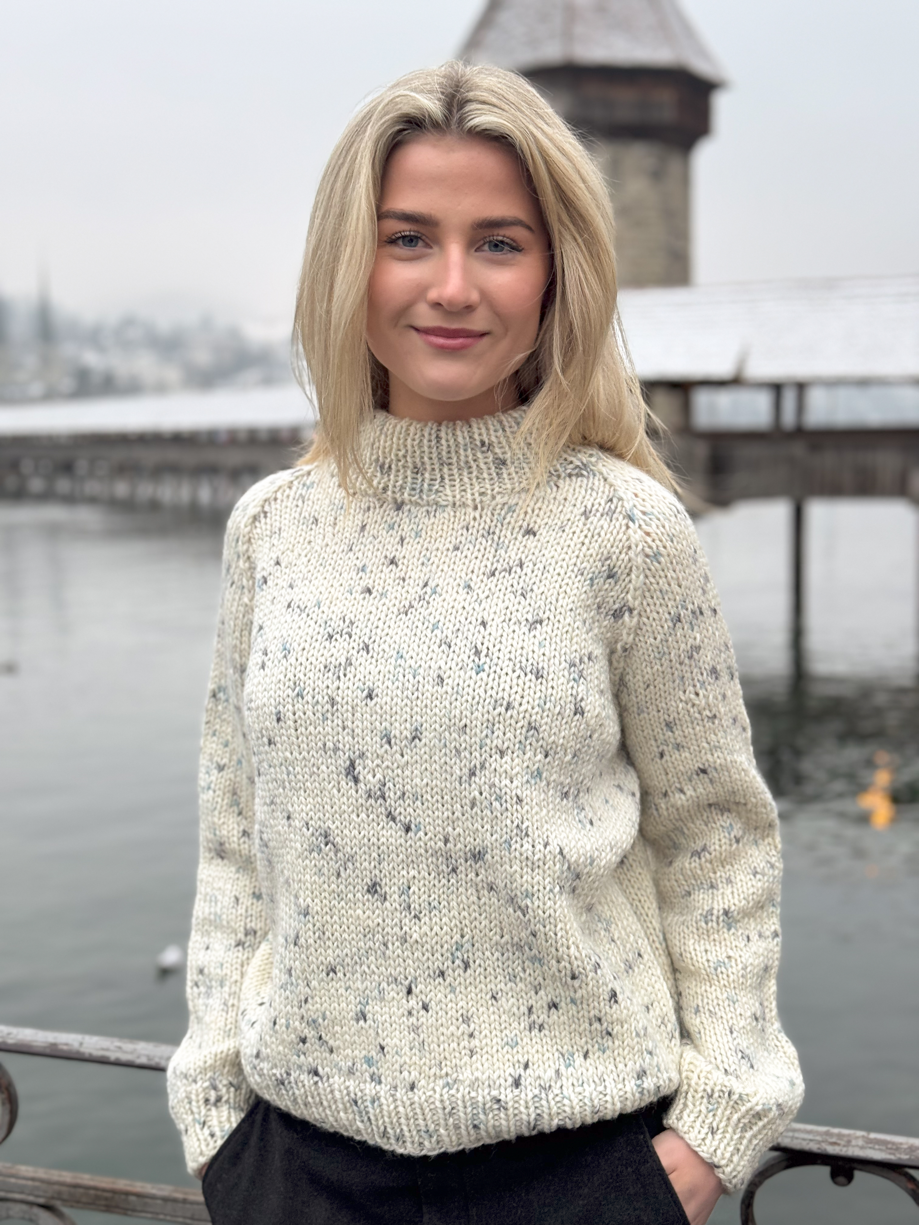 Hrönn JónsdóttirStorm Uni genser strikkepakke fra Gjestal garn